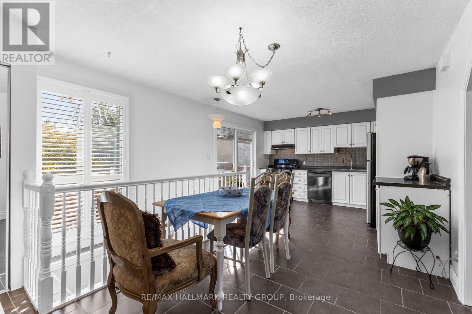 1902 Rosebella Avenue, Ottawa, Ontario  K1T 1G7 - Photo 7 - X12495012