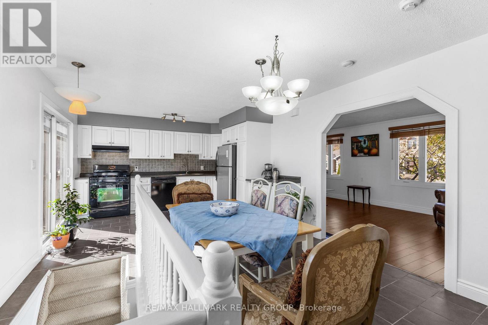 1902 Rosebella Avenue, Ottawa, Ontario  K1T 1G7 - Photo 8 - X12495012