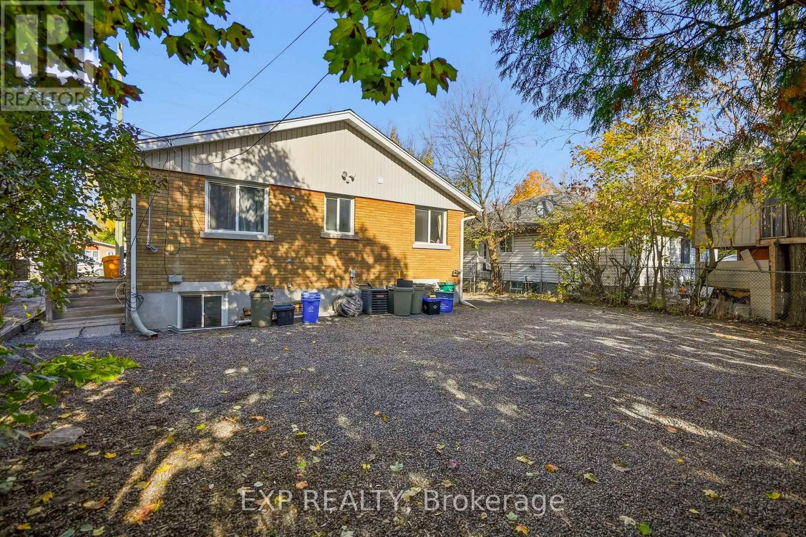 1554 Baseline Road, Ottawa, Ontario  K2C 0B3 - Photo 2 - X12495026
