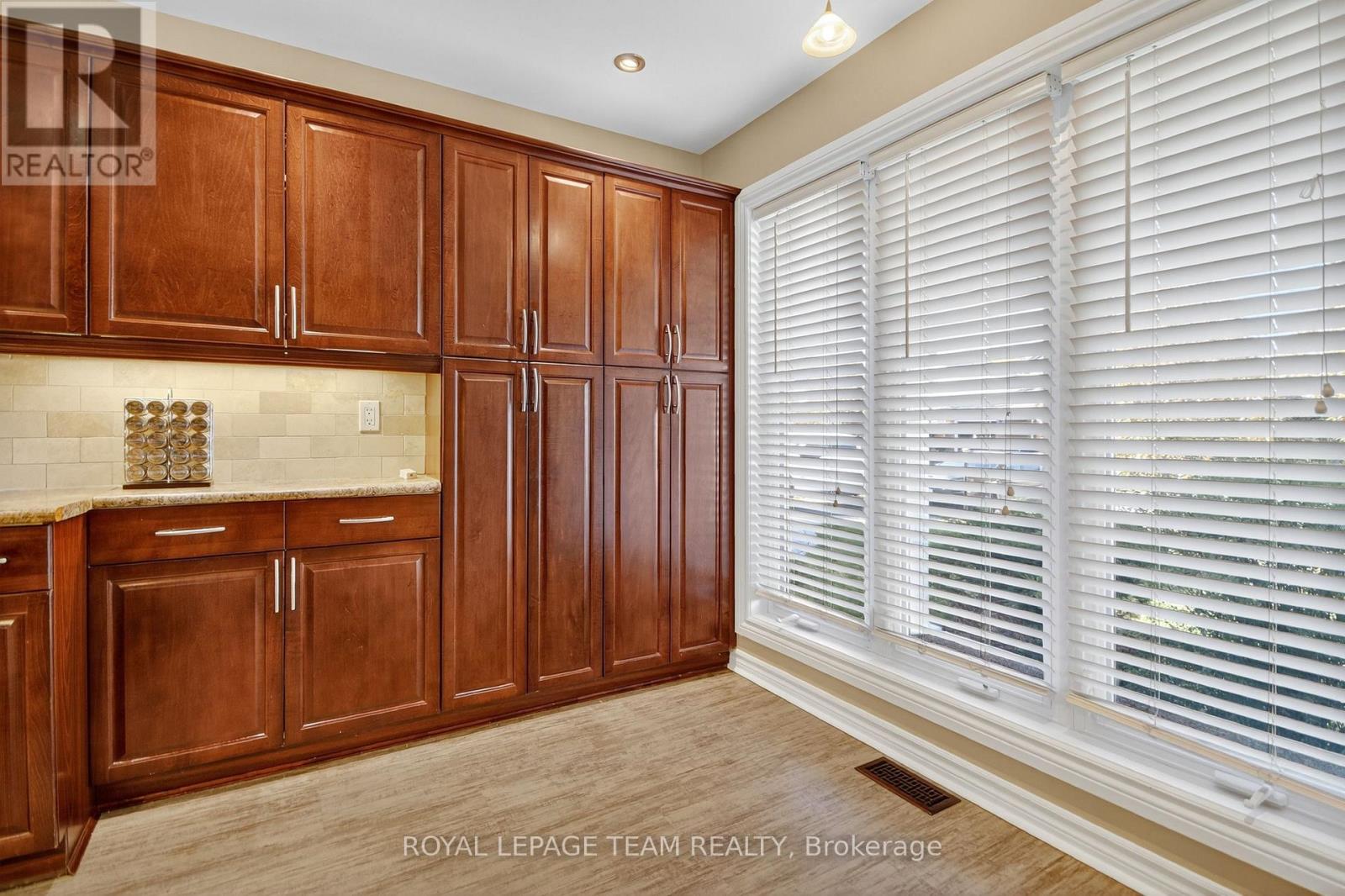 22 Vesta Street, Ottawa, Ontario  K2J 3Y9 - Photo 5 - X12495050