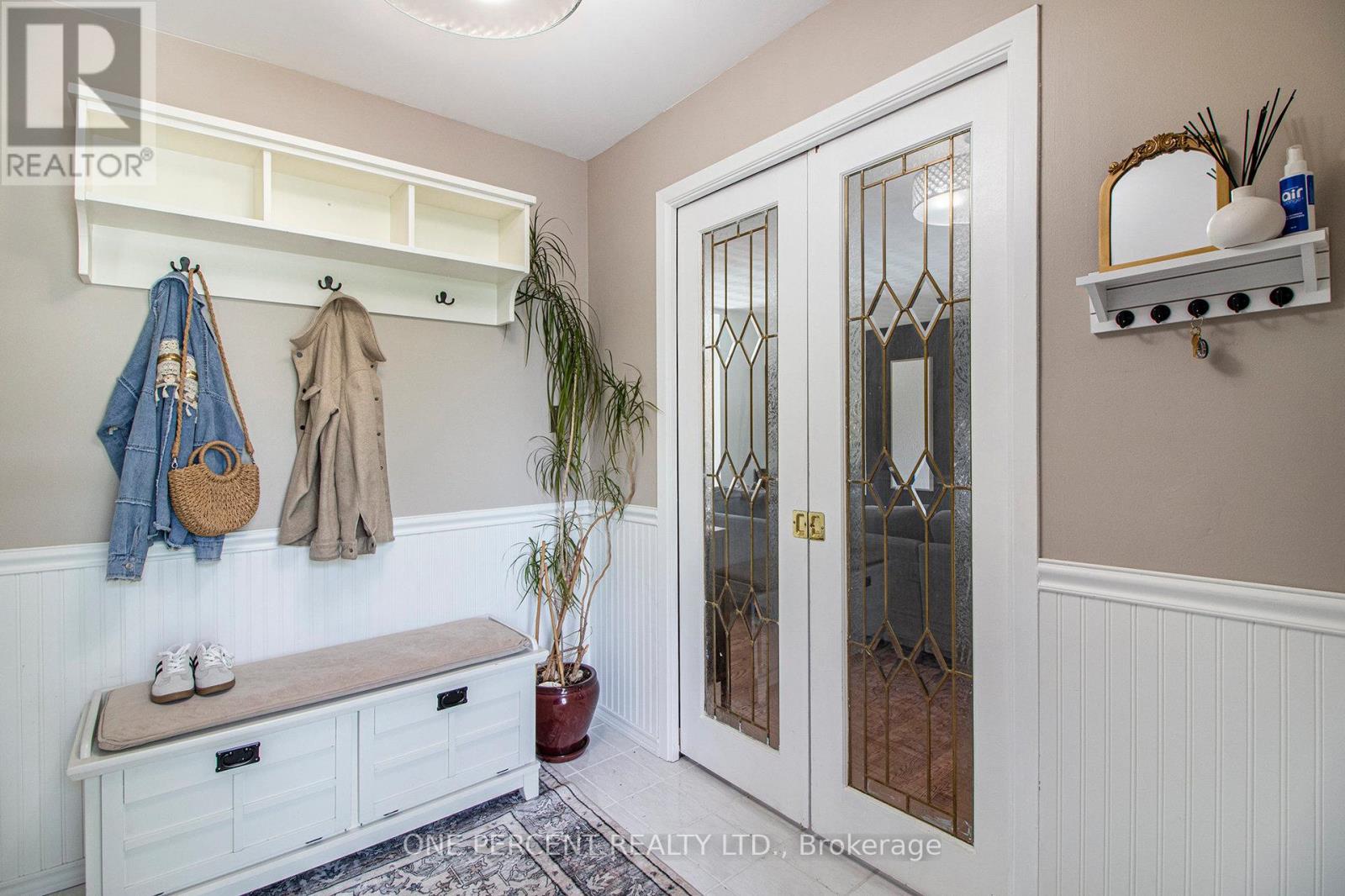 1042 Harkness Avenue, Ottawa, Ontario  K1V 6P2 - Photo 3 - X12495224