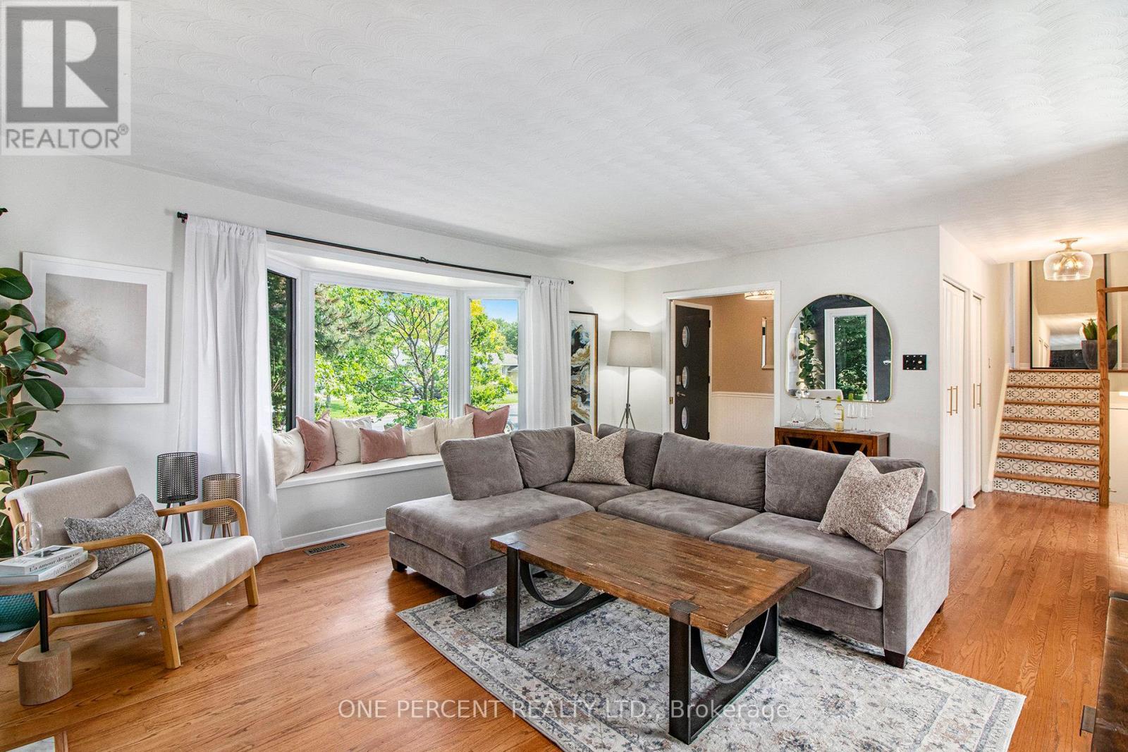 1042 Harkness Avenue, Ottawa, Ontario  K1V 6P2 - Photo 6 - X12495224