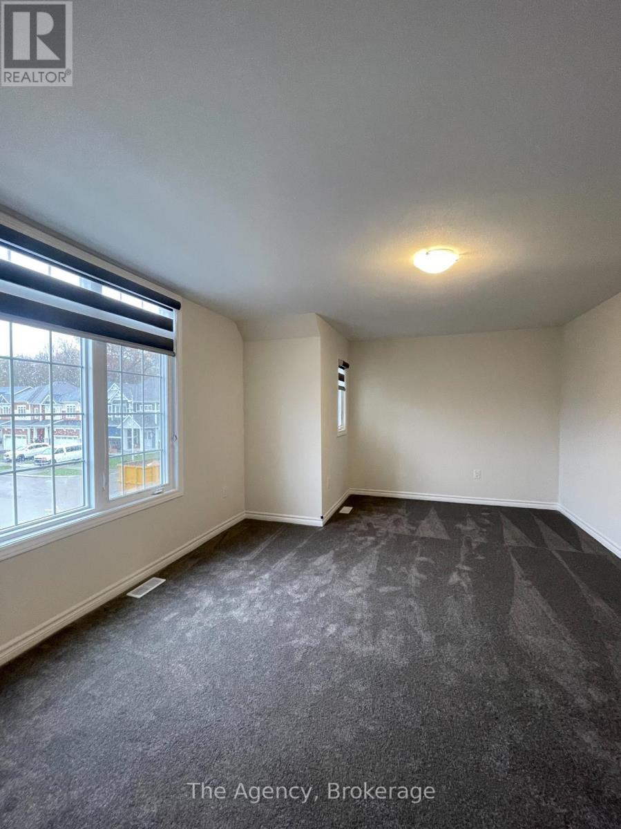 125 Beechwood Forest Lane, Gravenhurst, Ontario  P1P 0H8 - Photo 12 - X12478608