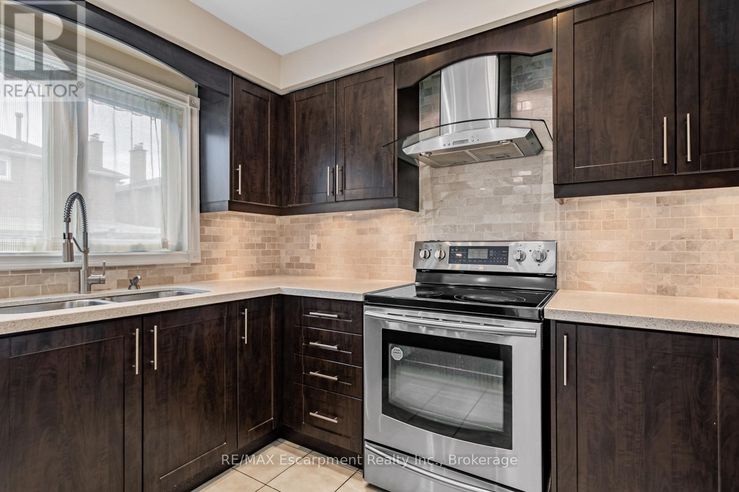 46 Arborwood Drive, Toronto, Ontario  M9W 6W3 - Photo 11 - W12494938