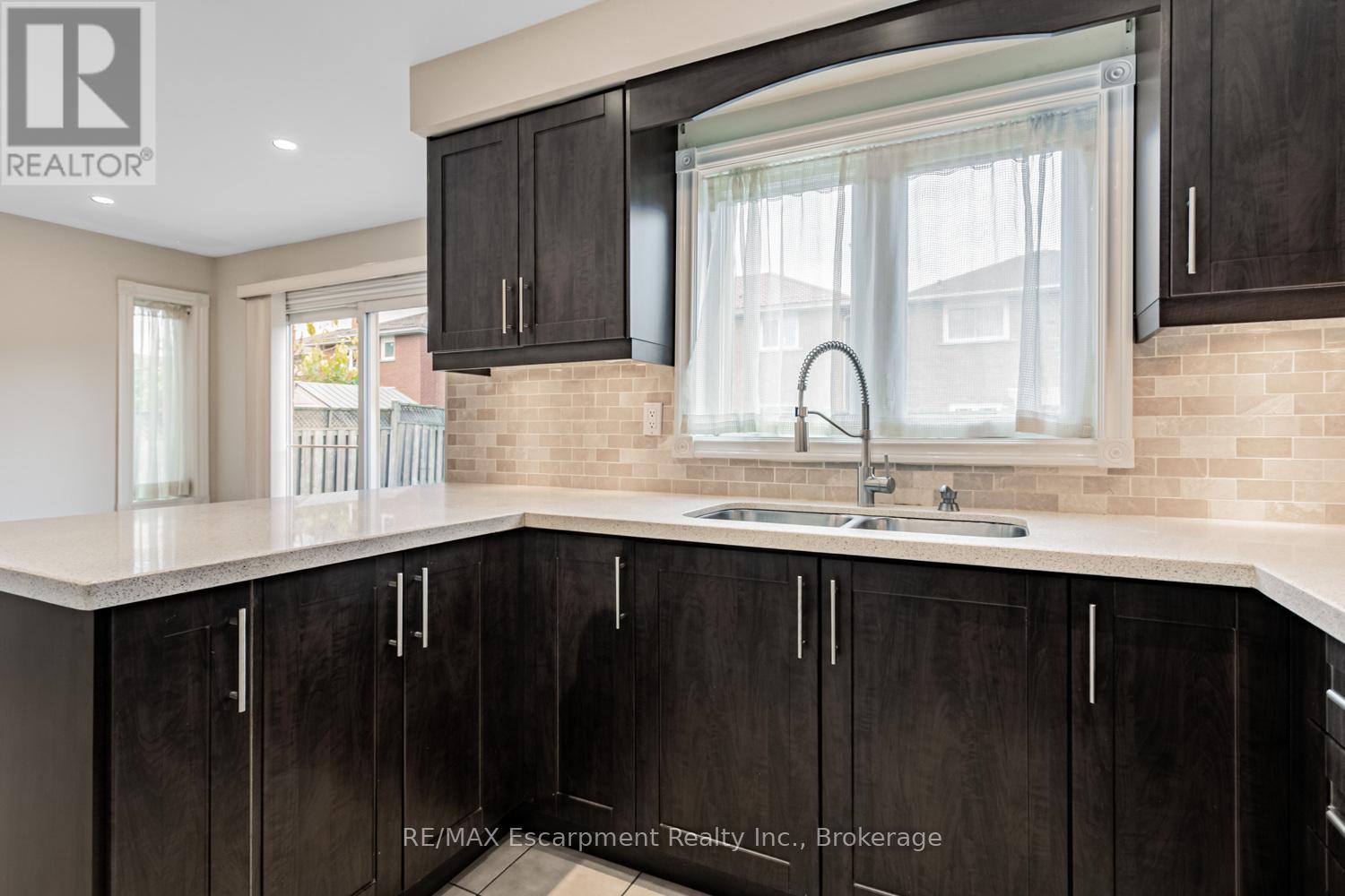 46 Arborwood Drive, Toronto, Ontario  M9W 6W3 - Photo 12 - W12494938