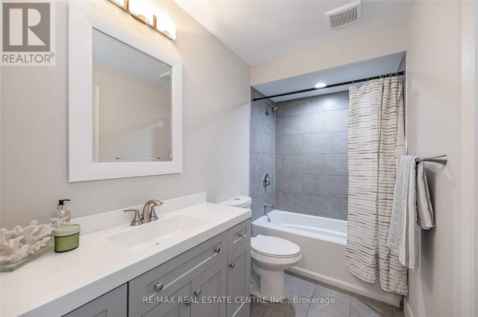 2896 Arvida Circle, Mississauga, Ontario  L5N 1R5 - Photo 16 - W12494792