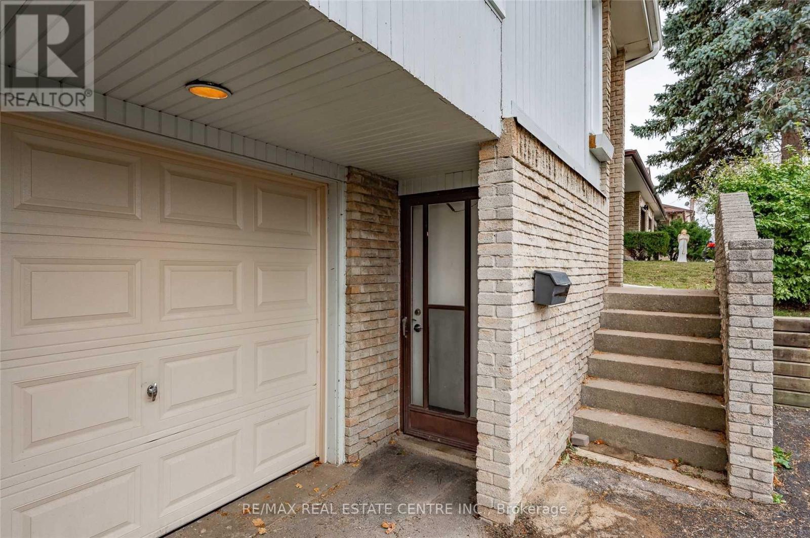 2896 Arvida Circle, Mississauga, Ontario  L5N 1R5 - Photo 17 - W12494792