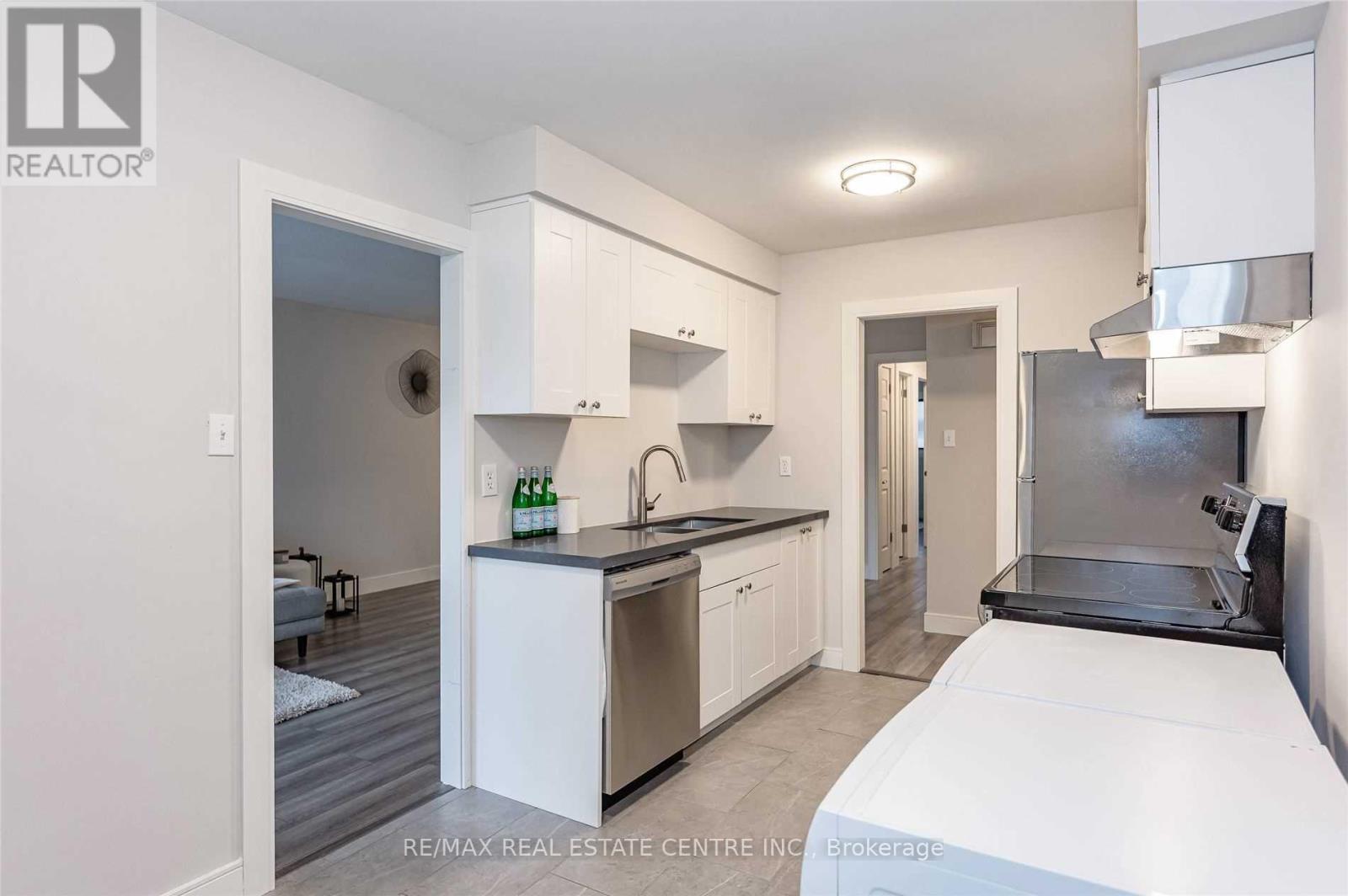 2896 Arvida Circle, Mississauga, Ontario  L5N 1R5 - Photo 5 - W12494792