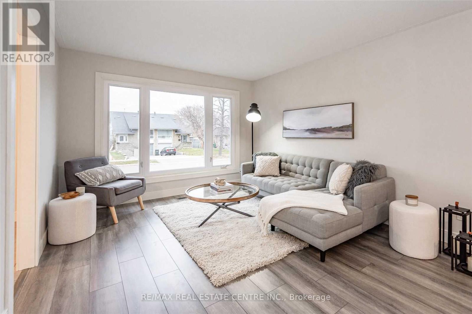 2896 Arvida Circle, Mississauga, Ontario  L5N 1R5 - Photo 6 - W12494792