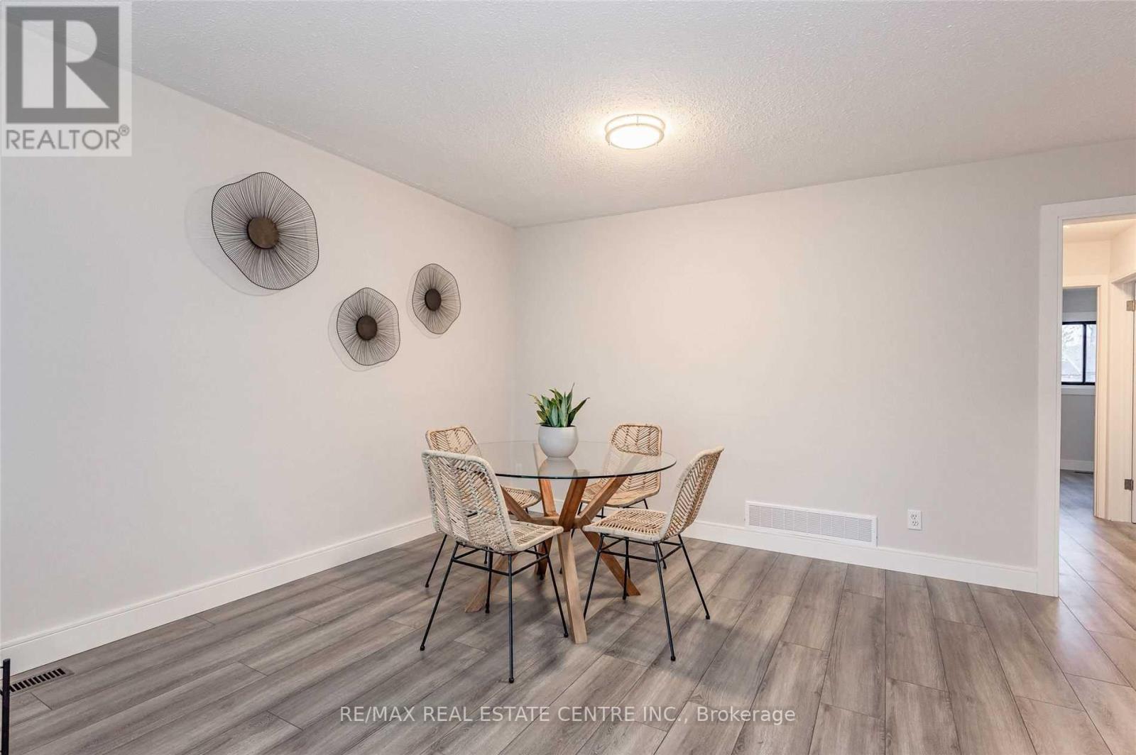 2896 Arvida Circle, Mississauga, Ontario  L5N 1R5 - Photo 8 - W12494792