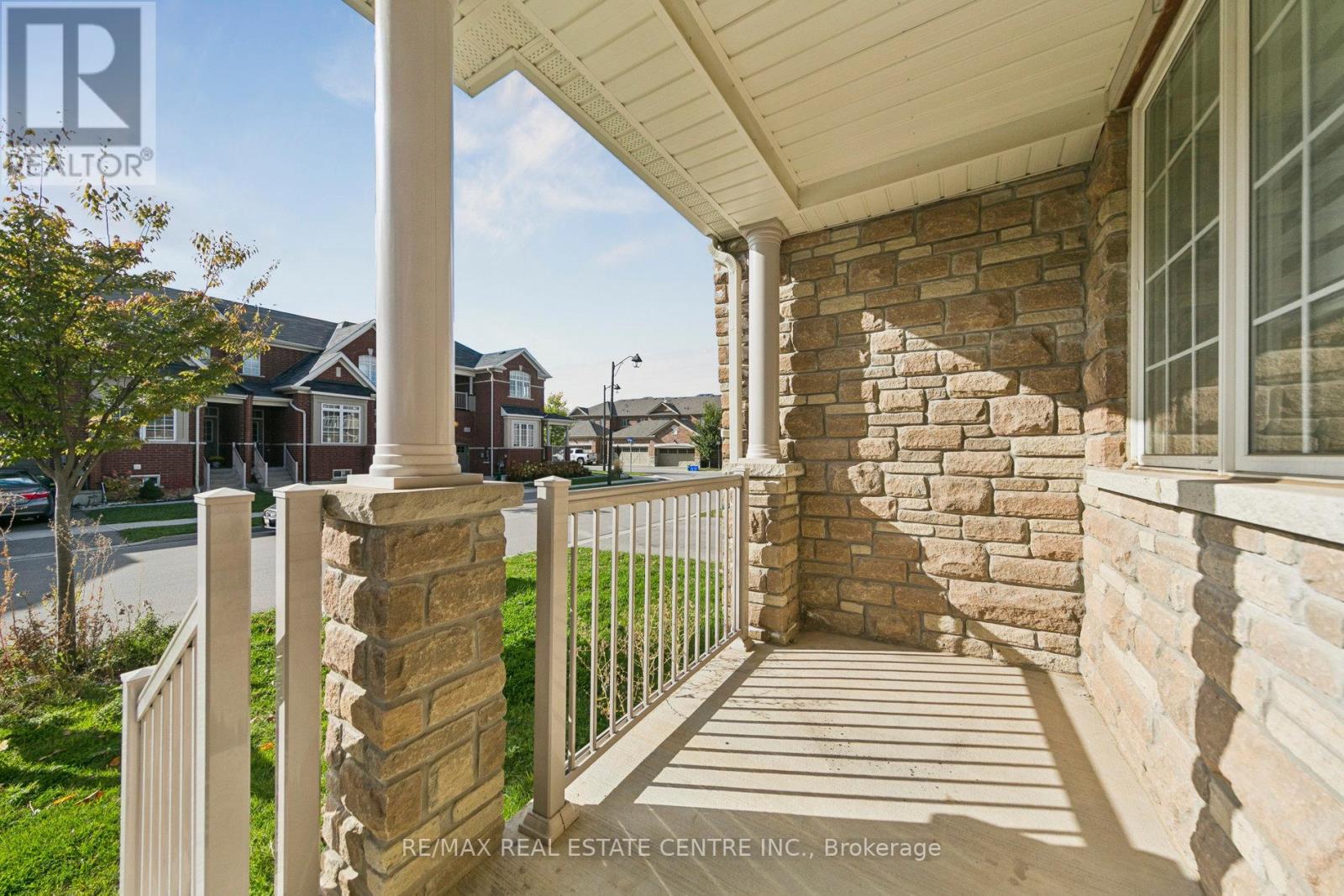 1525 Carr Landing, Milton, Ontario  L9E 1H2 - Photo 3 - W12494804