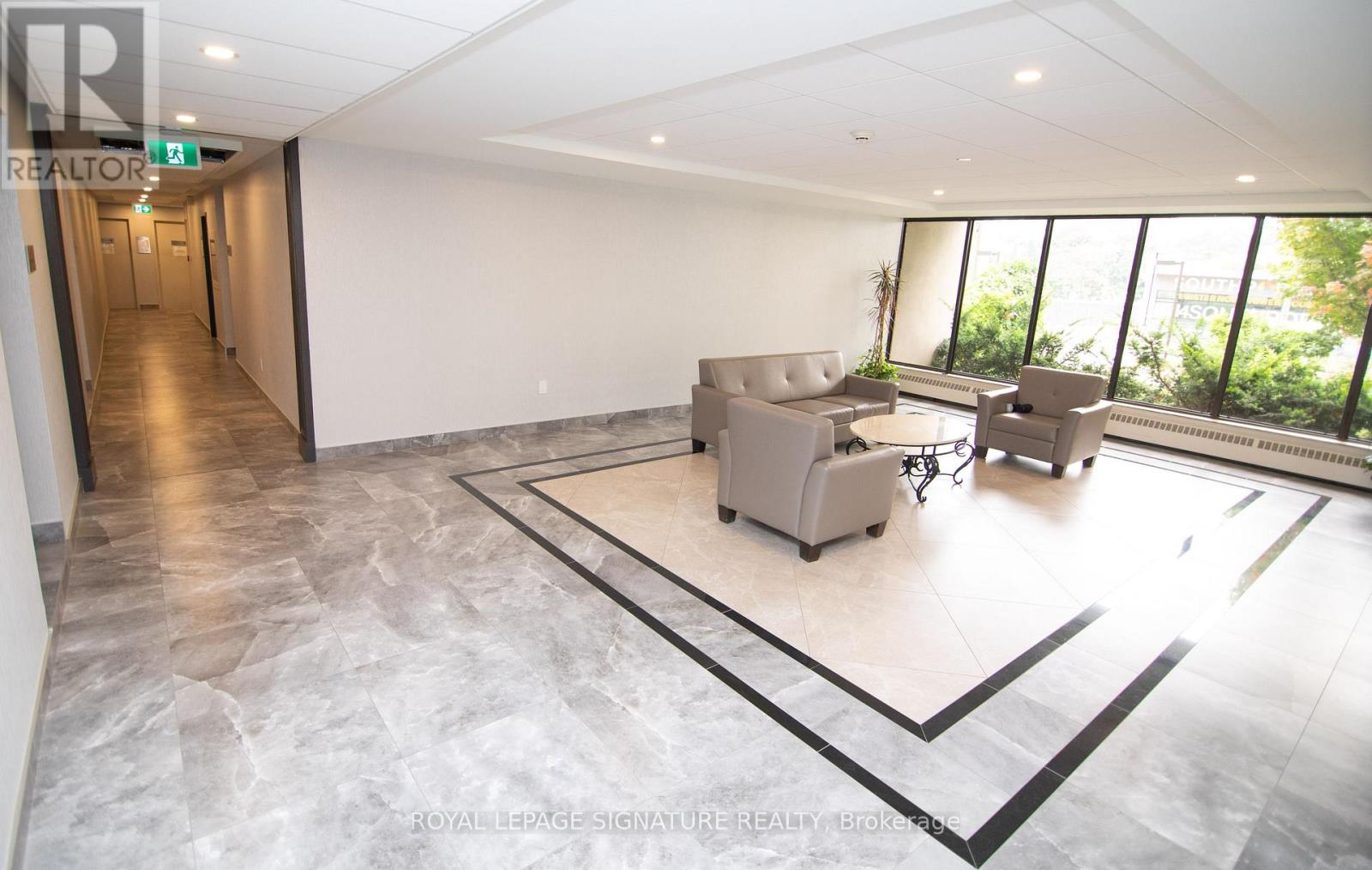 1611 - 45 Southport Street, Toronto, Ontario  M6S 3N5 - Photo 4 - W12494828