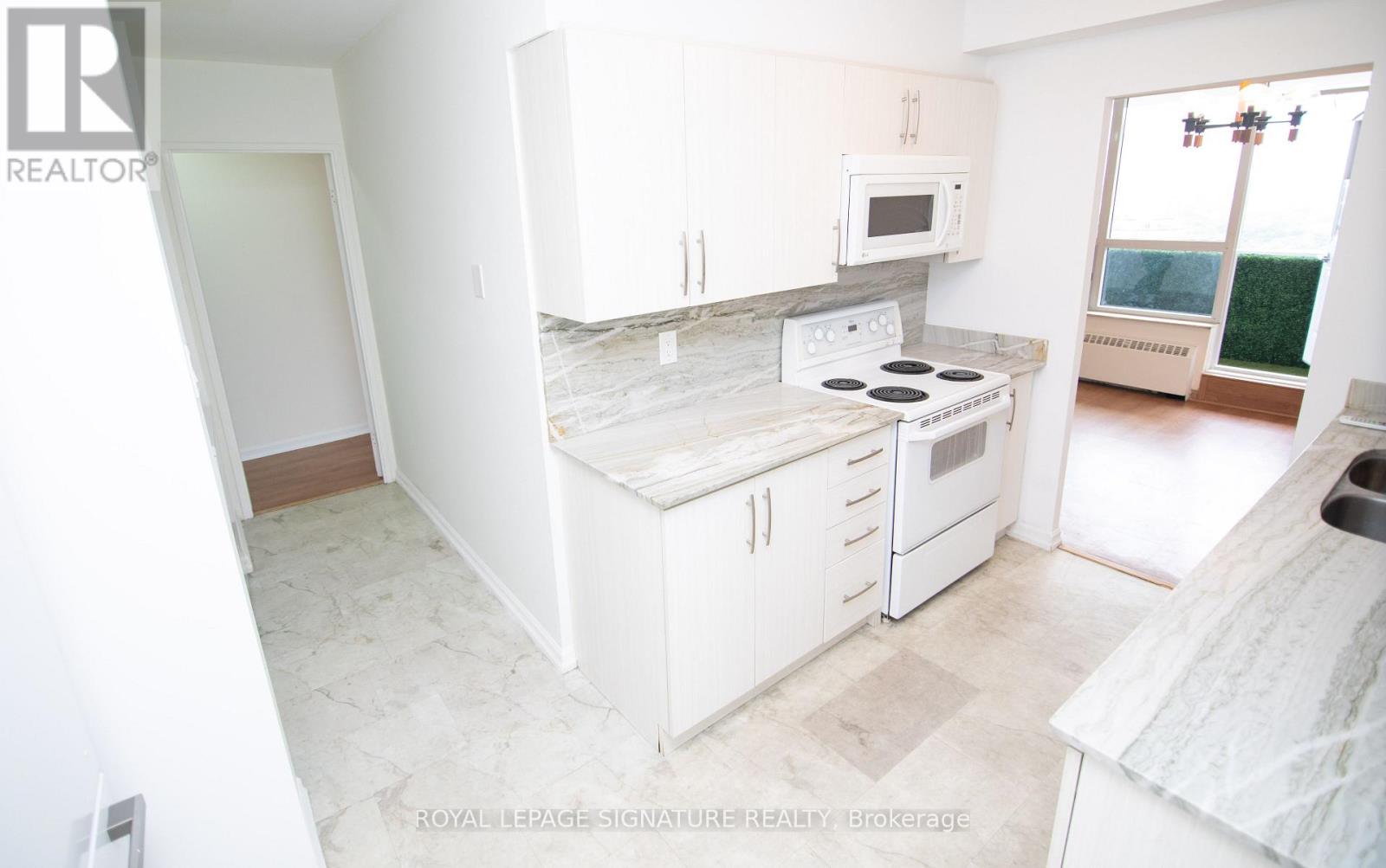 1611 - 45 Southport Street, Toronto, Ontario  M6S 3N5 - Photo 8 - W12494828