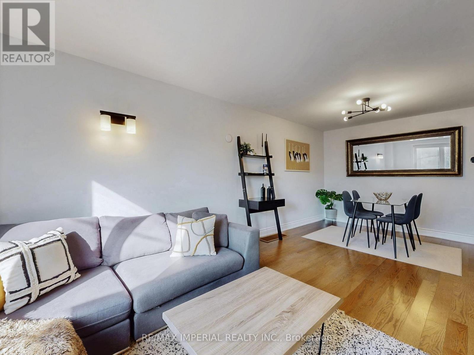 598 Ridelle Avenue, Toronto, Ontario  M6B 1K9 - Photo 10 - W12494876