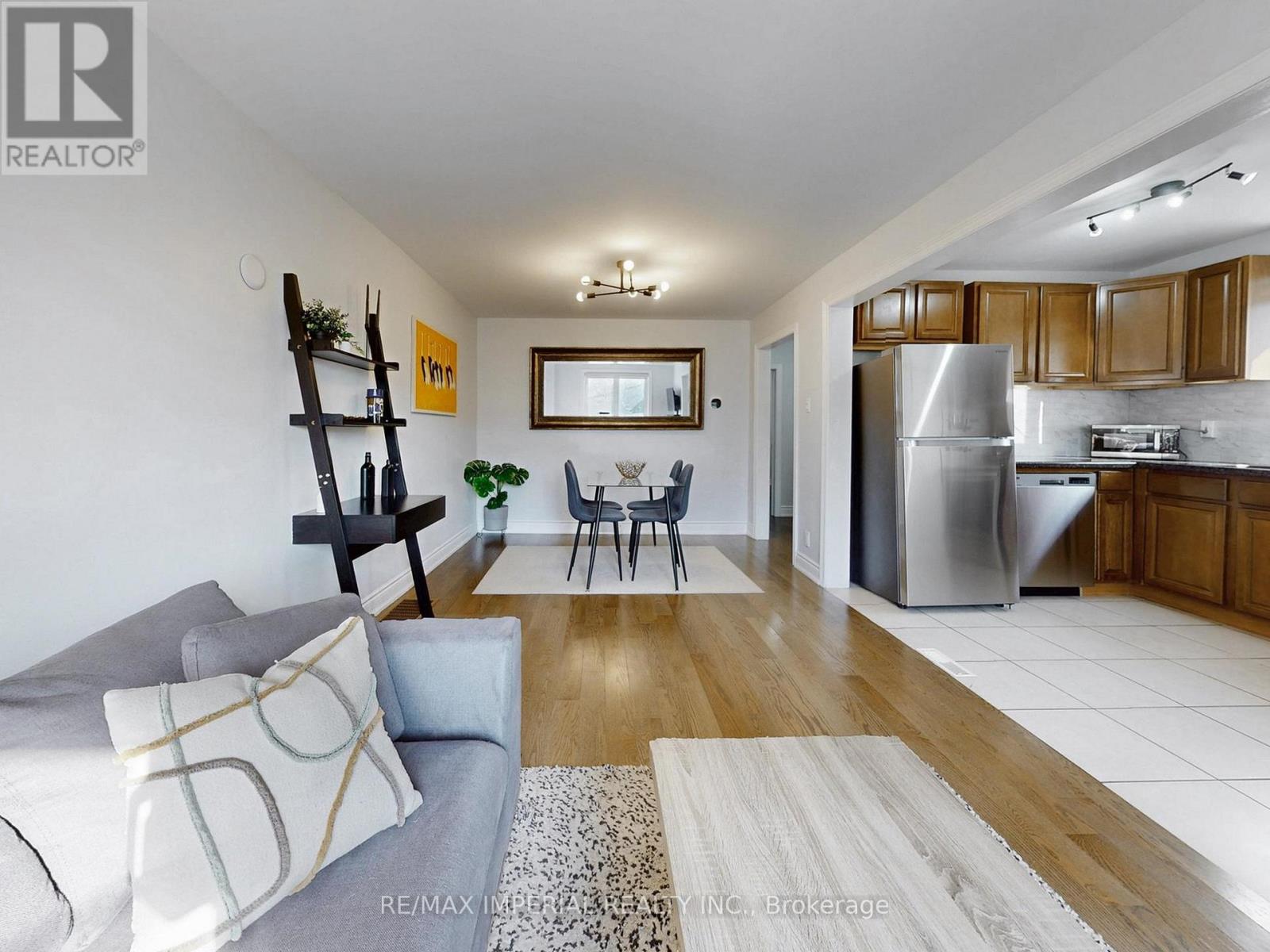 598 Ridelle Avenue, Toronto, Ontario  M6B 1K9 - Photo 11 - W12494876