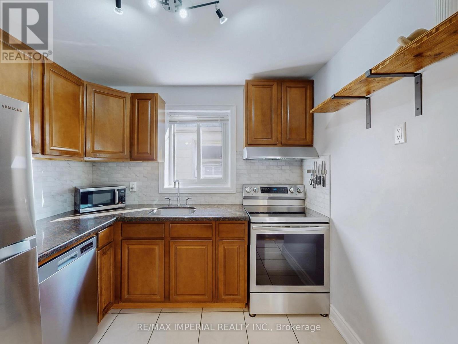 598 Ridelle Avenue, Toronto, Ontario  M6B 1K9 - Photo 13 - W12494876