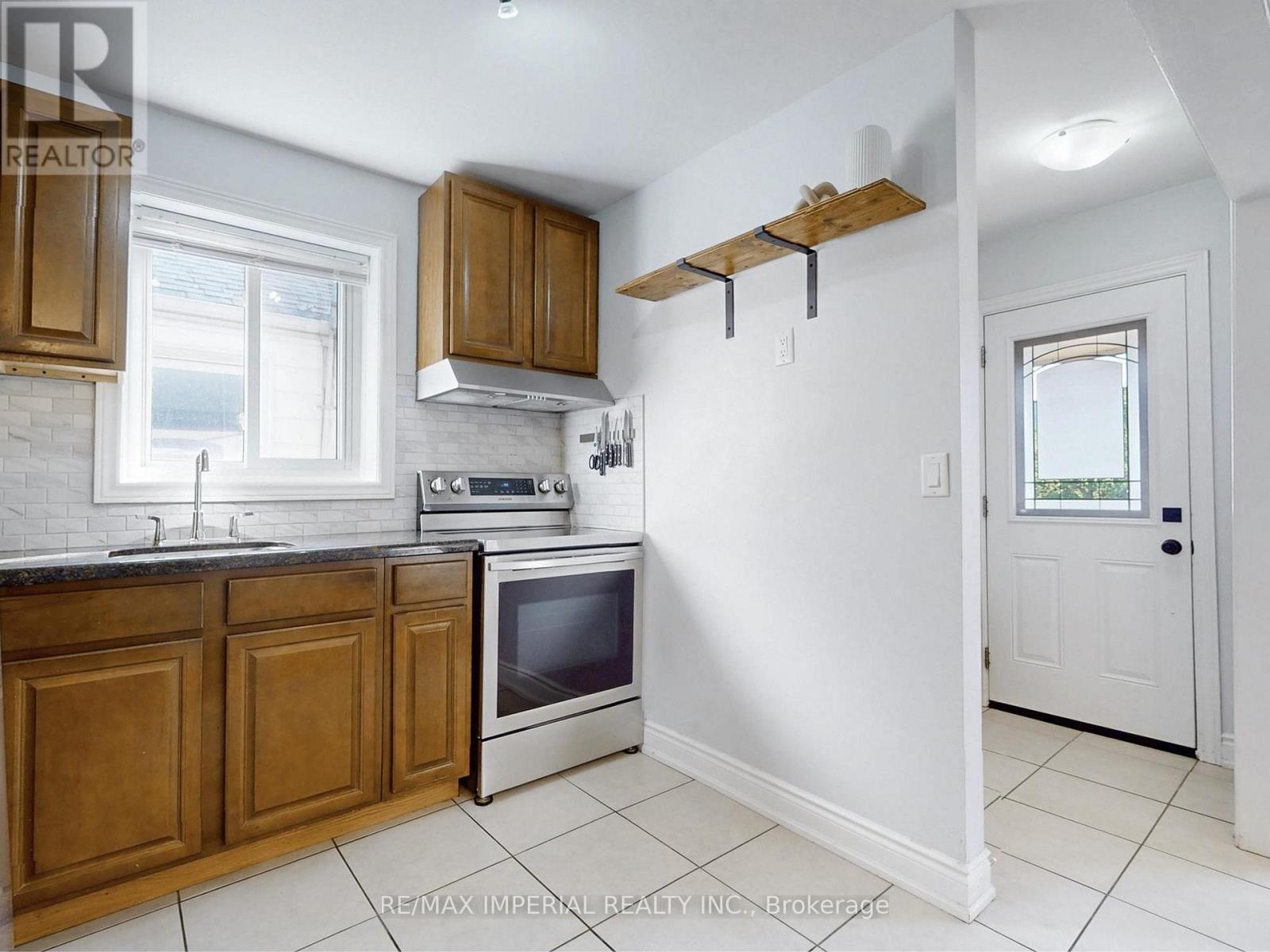 598 Ridelle Avenue, Toronto, Ontario  M6B 1K9 - Photo 14 - W12494876