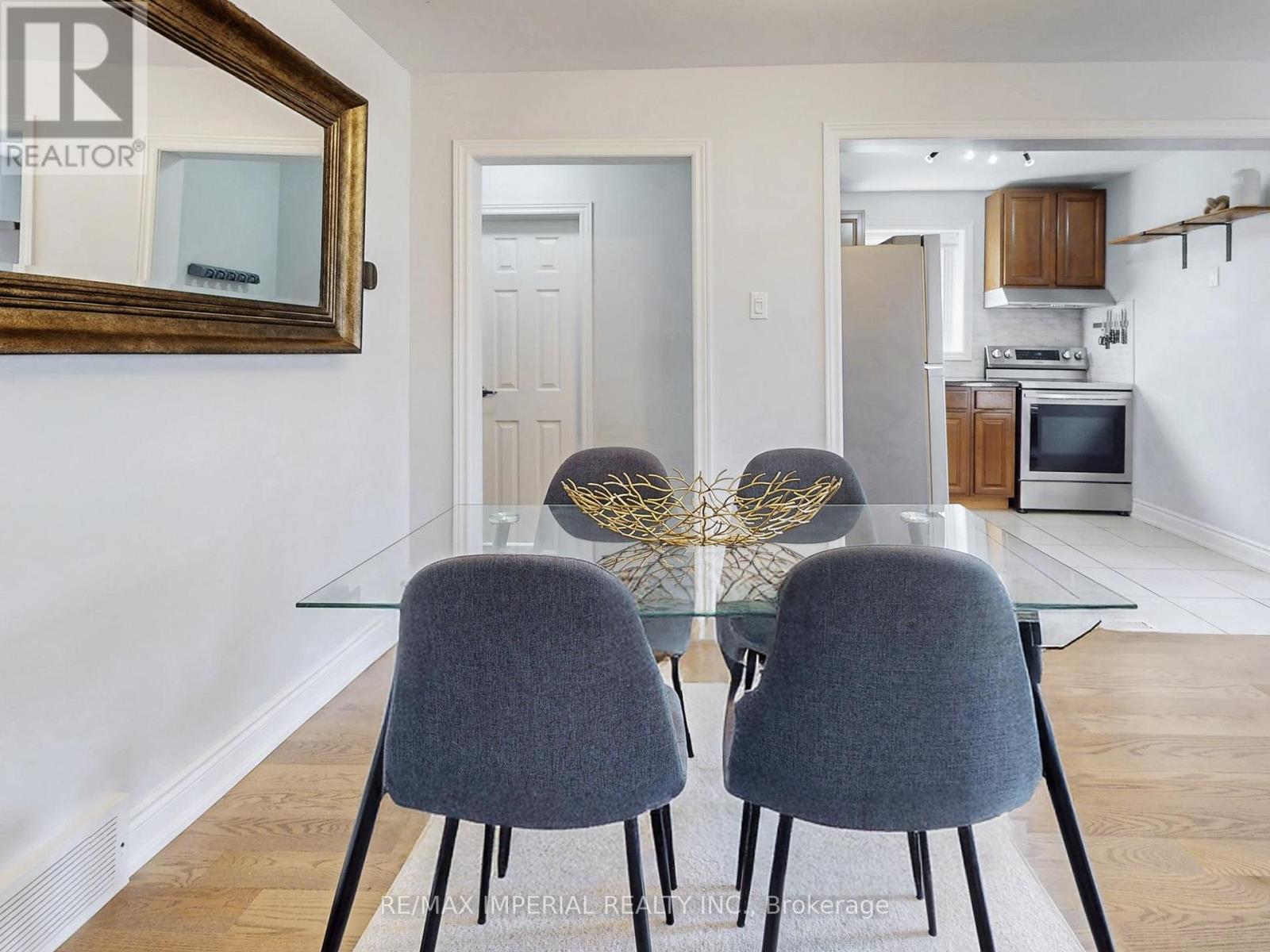 598 Ridelle Avenue, Toronto, Ontario  M6B 1K9 - Photo 17 - W12494876