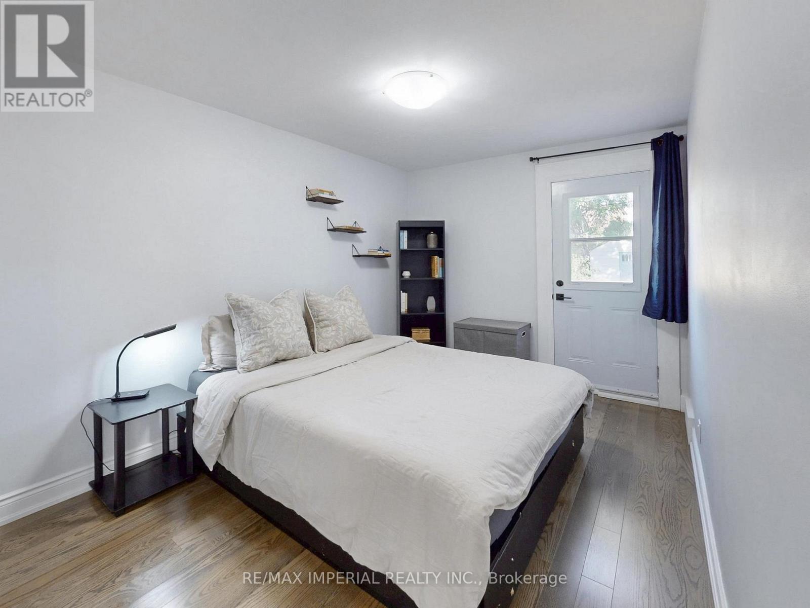 598 Ridelle Avenue, Toronto, Ontario  M6B 1K9 - Photo 18 - W12494876