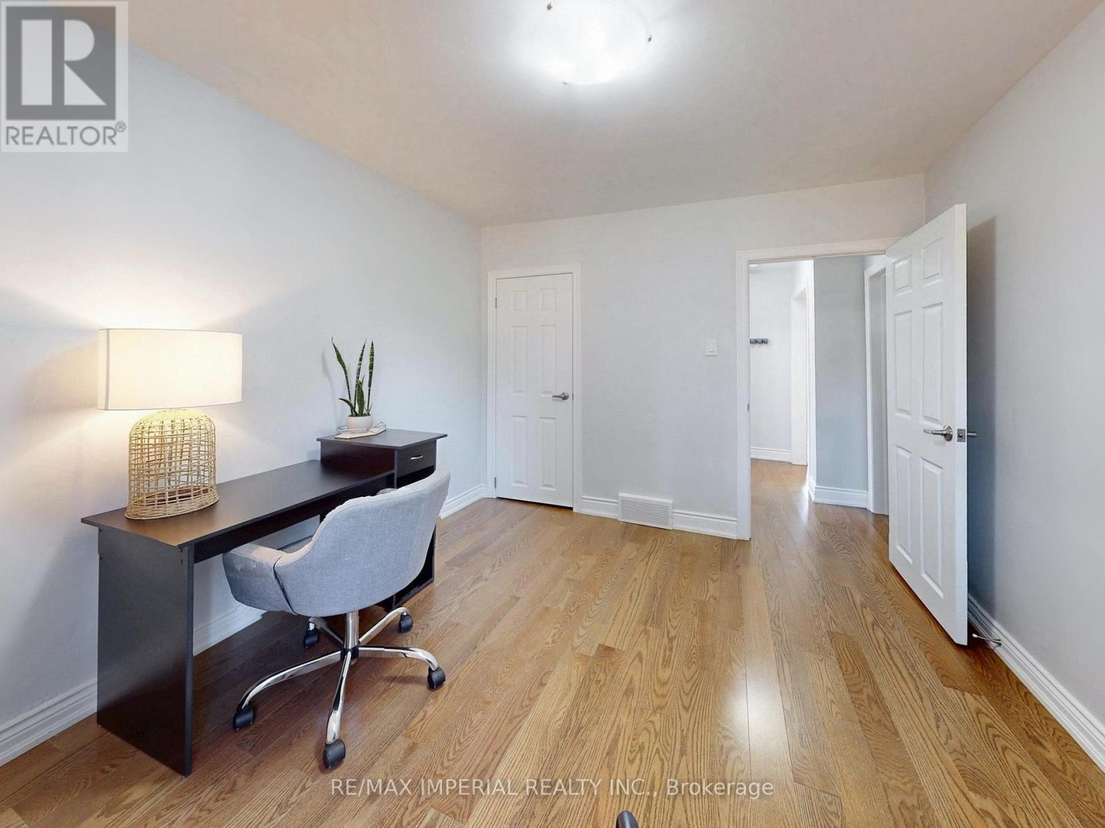 598 Ridelle Avenue, Toronto, Ontario  M6B 1K9 - Photo 23 - W12494876