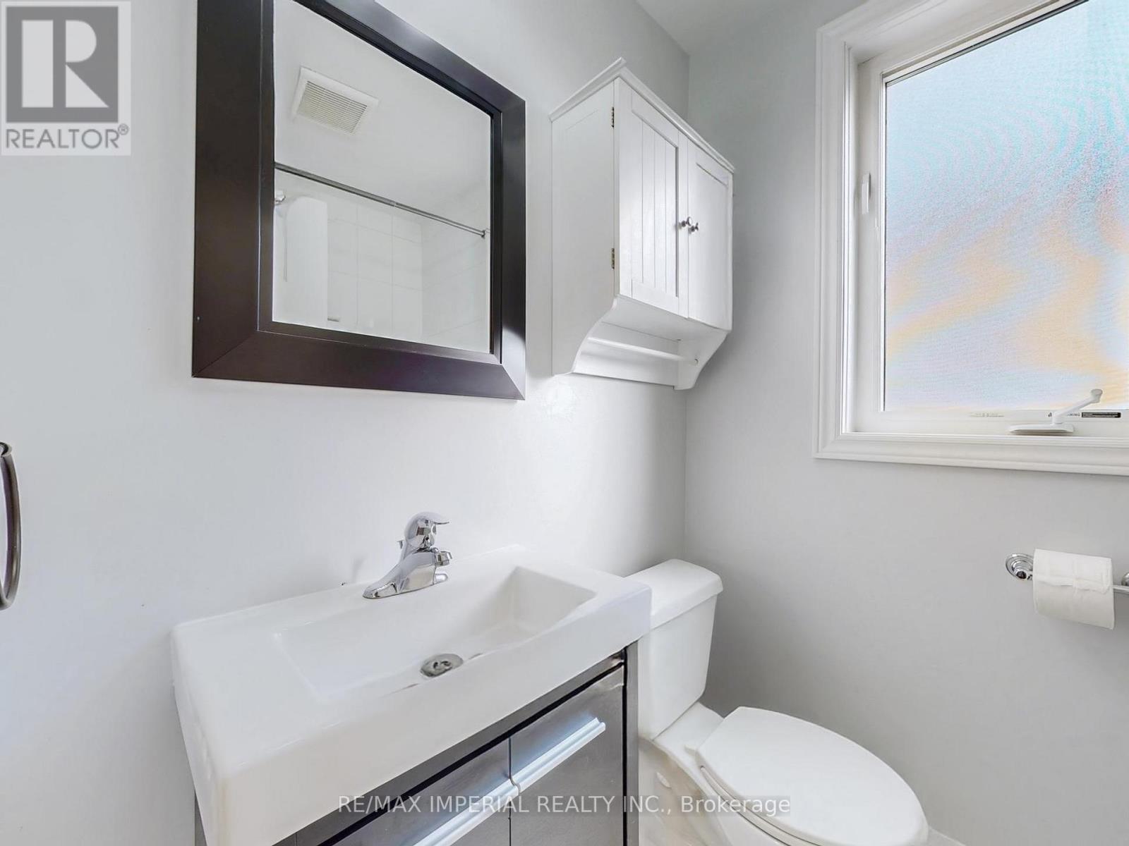 598 Ridelle Avenue, Toronto, Ontario  M6B 1K9 - Photo 24 - W12494876