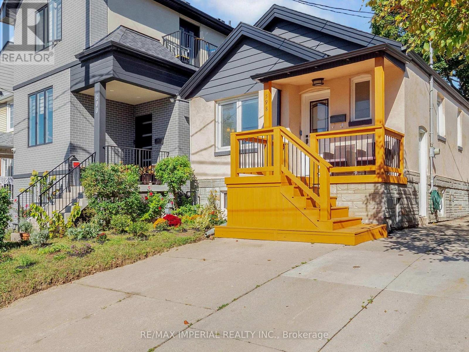 598 Ridelle Avenue, Toronto, Ontario  M6B 1K9 - Photo 3 - W12494876