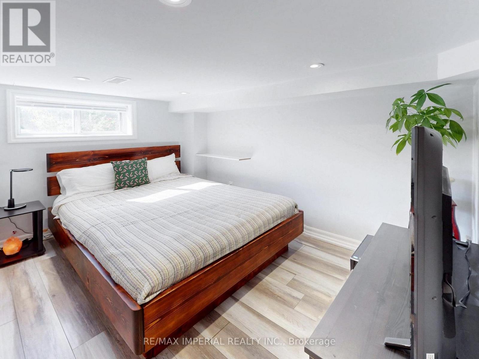 598 Ridelle Avenue, Toronto, Ontario  M6B 1K9 - Photo 31 - W12494876