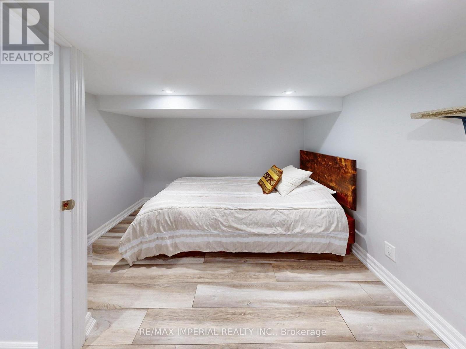 598 Ridelle Avenue, Toronto, Ontario  M6B 1K9 - Photo 33 - W12494876