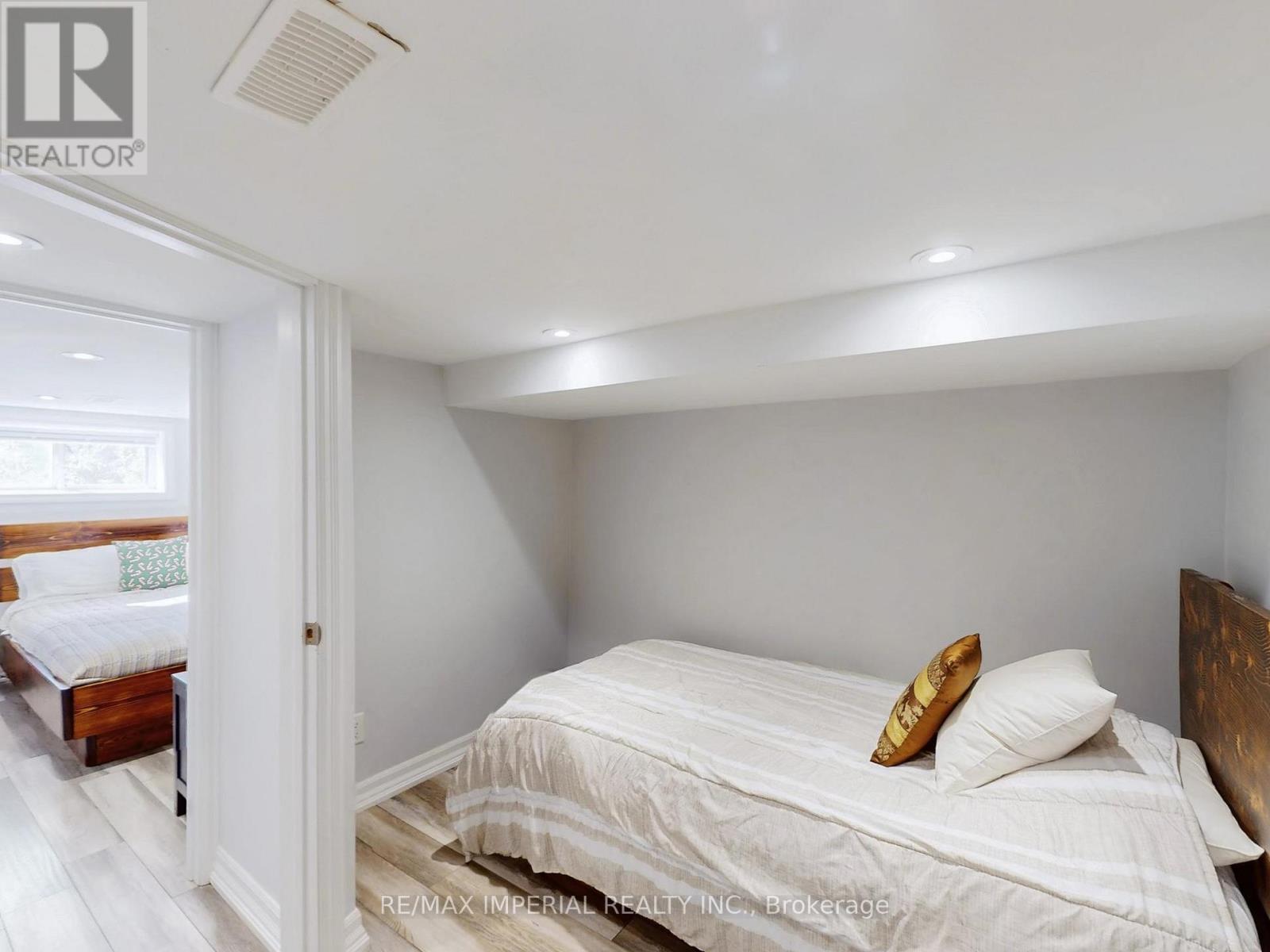 598 Ridelle Avenue, Toronto, Ontario  M6B 1K9 - Photo 34 - W12494876