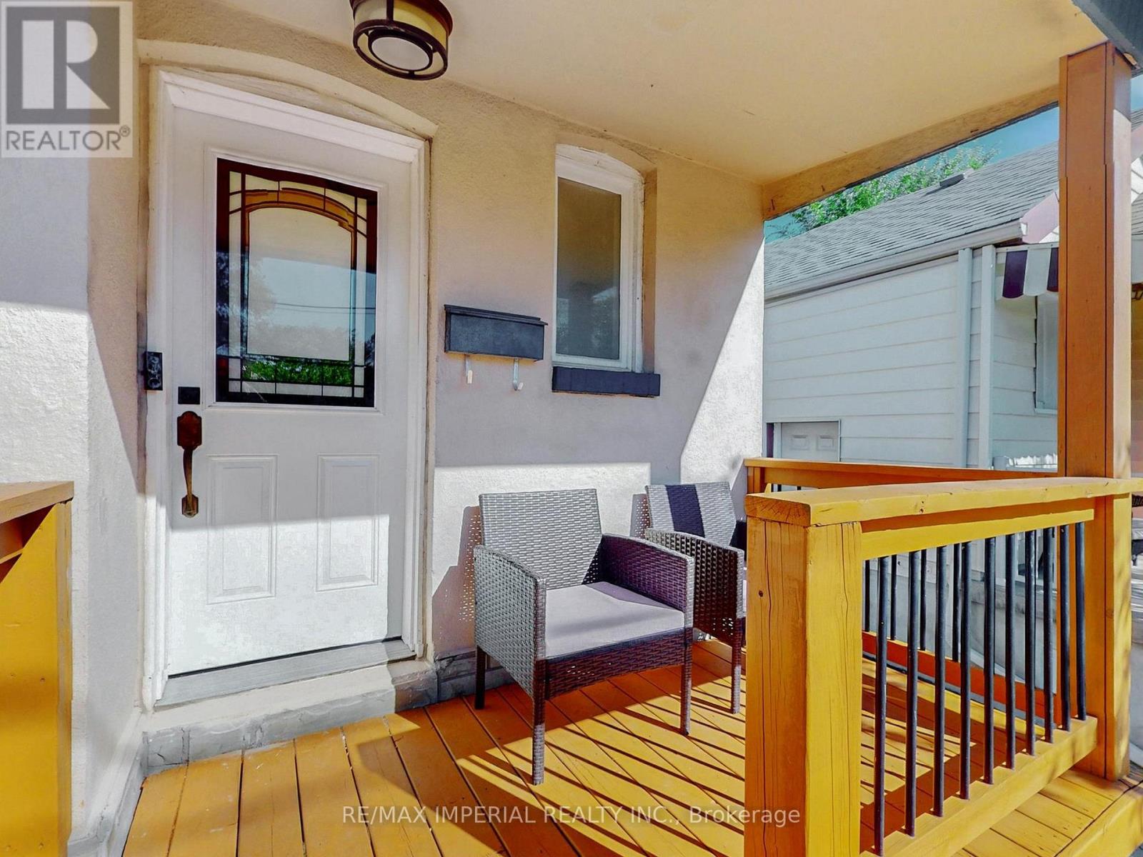 598 Ridelle Avenue, Toronto, Ontario  M6B 1K9 - Photo 4 - W12494876