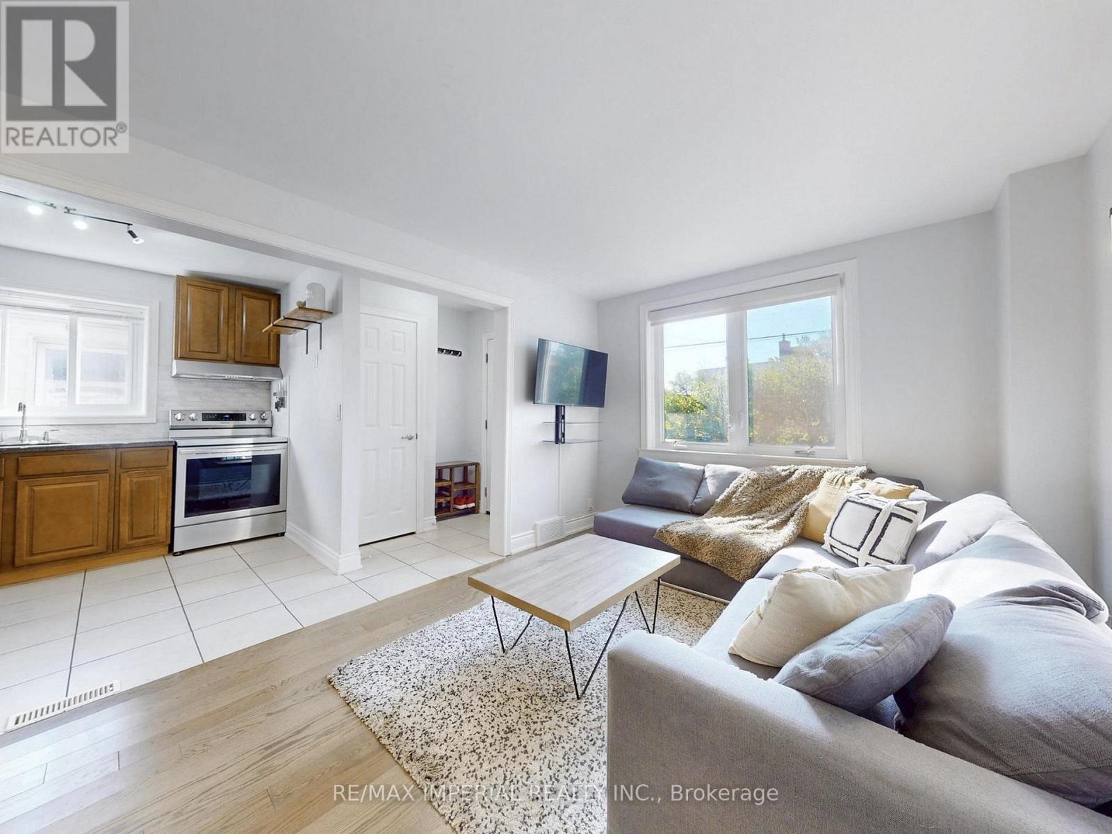 598 Ridelle Avenue, Toronto, Ontario  M6B 1K9 - Photo 9 - W12494876