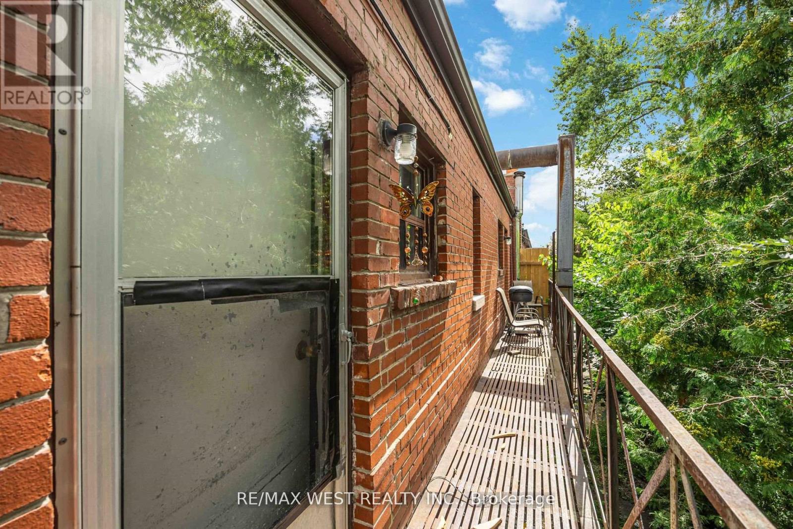 A - 4990 Dundas Street W, Toronto, Ontario  M9A 1B8 - Photo 11 - W12494888