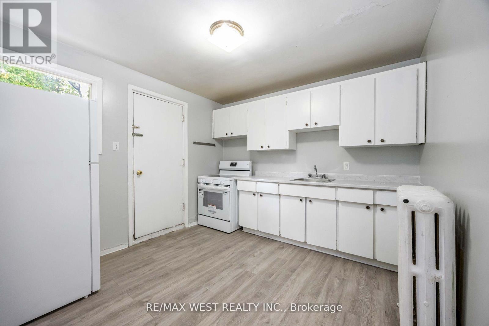 A - 4990 Dundas Street W, Toronto, Ontario  M9A 1B8 - Photo 5 - W12494888