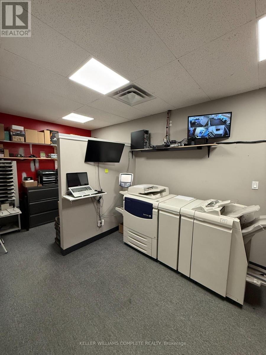 302 Brucedale Avenue, Hamilton, Ontario  L9A 1R1 - Photo 31 - X12494848