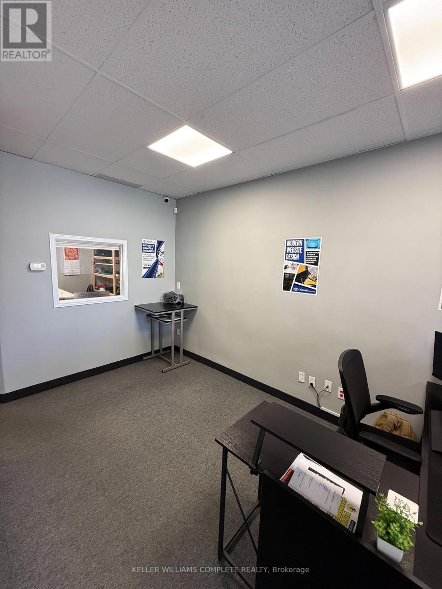 302 Brucedale Avenue, Hamilton, Ontario  L9A 1R1 - Photo 8 - X12494848