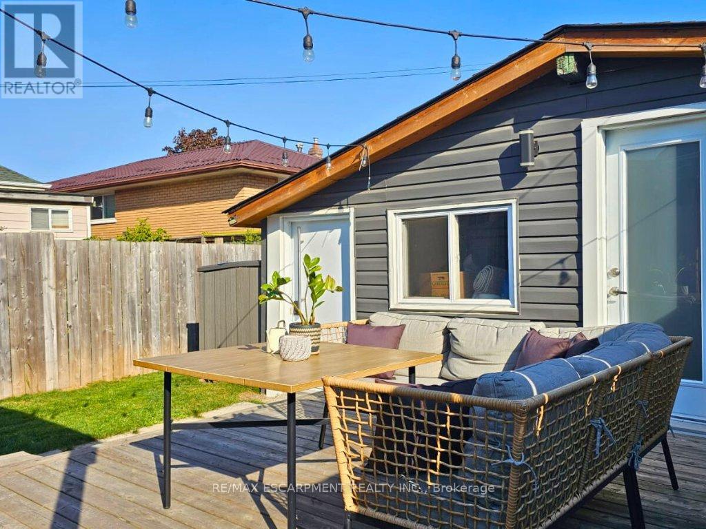 48 Frederick Avenue, Hamilton, Ontario  L8H 4K4 - Photo 2 - X12494872