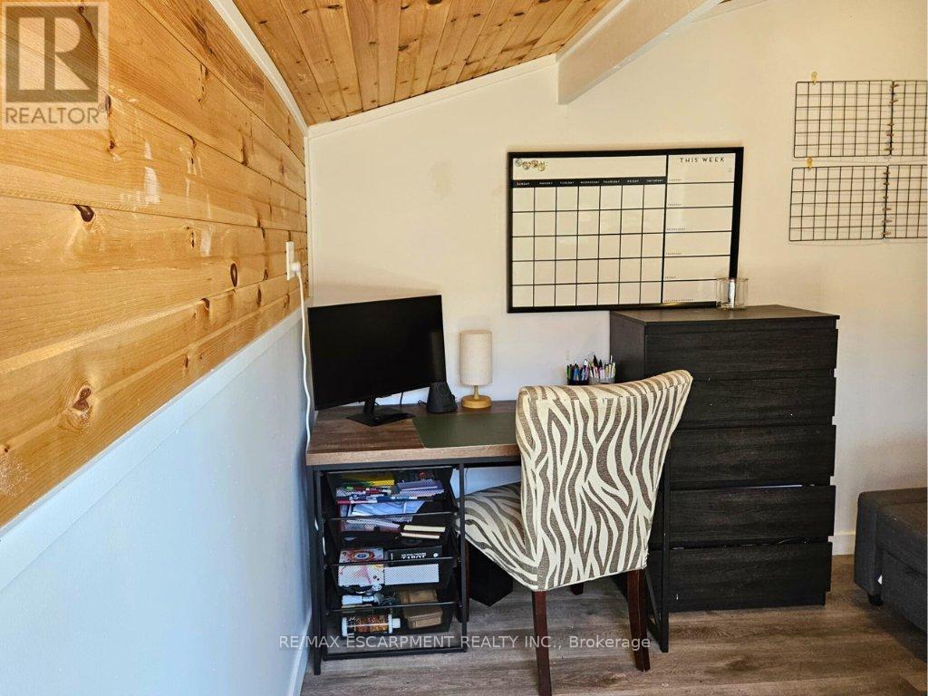 48 Frederick Avenue, Hamilton, Ontario  L8H 4K4 - Photo 6 - X12494872