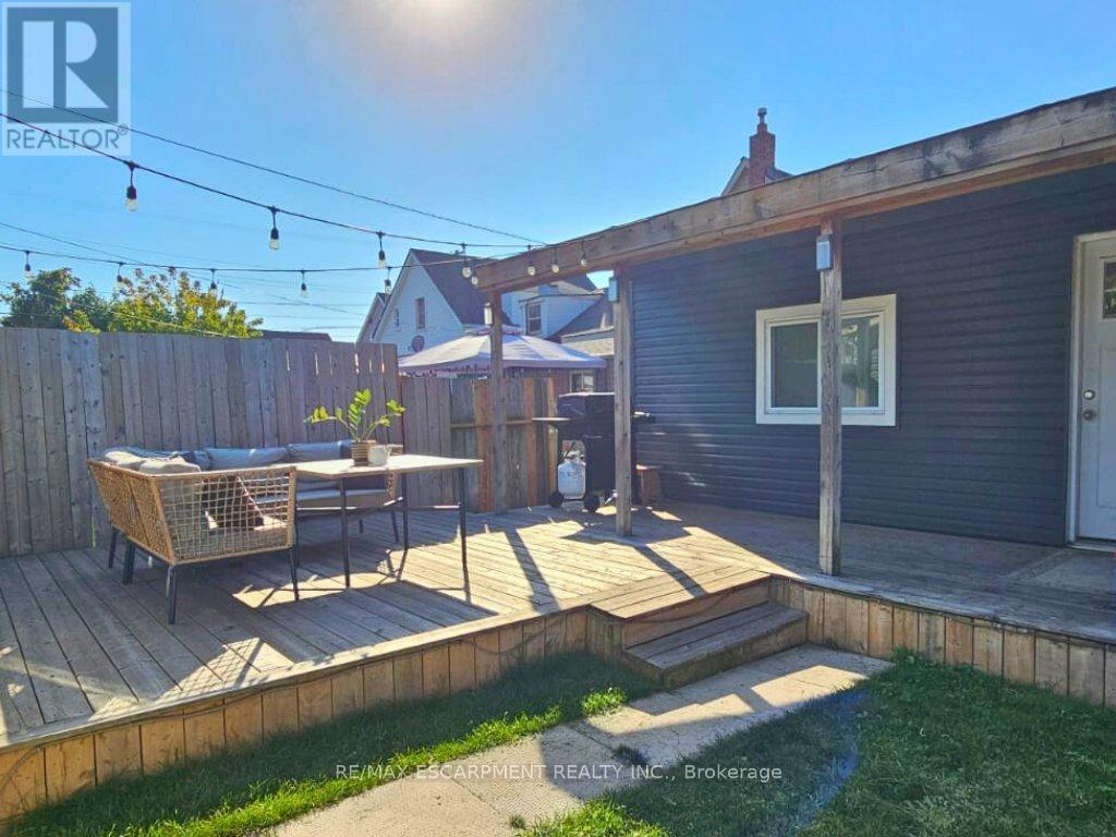 48 Frederick Avenue, Hamilton, Ontario  L8H 4K4 - Photo 9 - X12494872