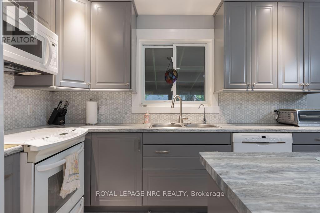 22 Beamer Avenue, St. Catharines, Ontario  L2M 2L3 - Photo 11 - X12494900