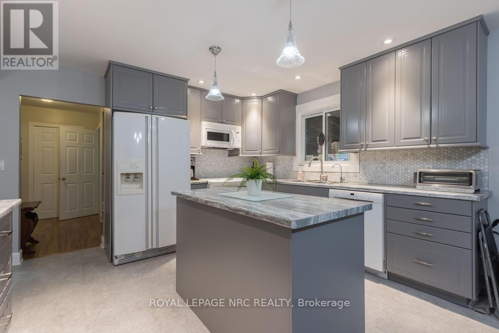 22 Beamer Avenue, St. Catharines, Ontario  L2M 2L3 - Photo 12 - X12494900