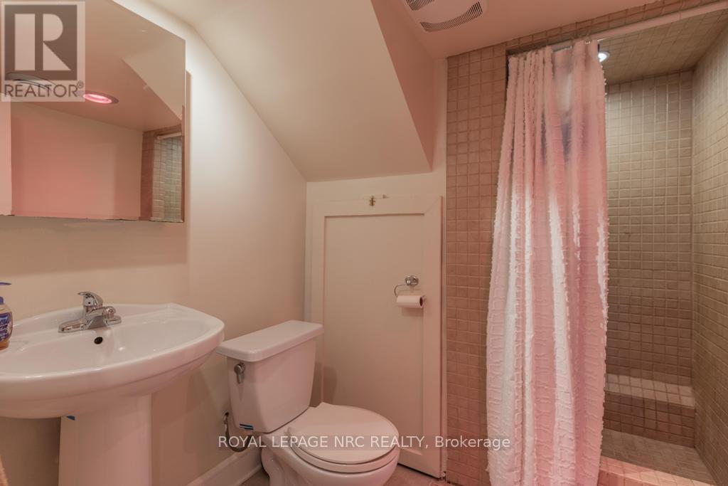 22 Beamer Avenue, St. Catharines, Ontario  L2M 2L3 - Photo 25 - X12494900