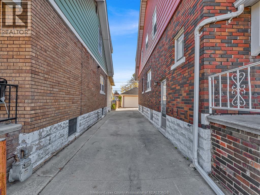1384 Parent, Windsor, Ontario  N8X 4J3 - Photo 4 - 25027660