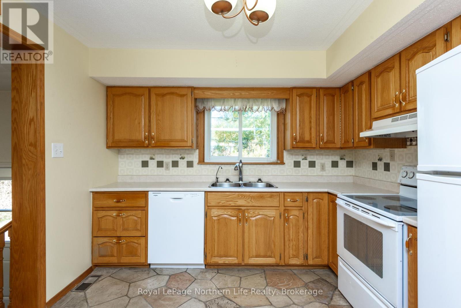 92 Highway 94, East Ferris, Ontario  P0H 1K0 - Photo 12 - X12436514