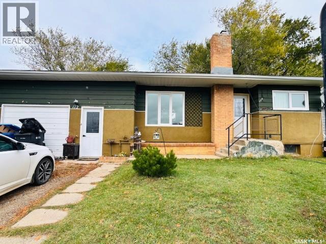 112 Fraser Avenue, Oxbow, Saskatchewan  S0C 2B0 - Photo 2 - SK021433