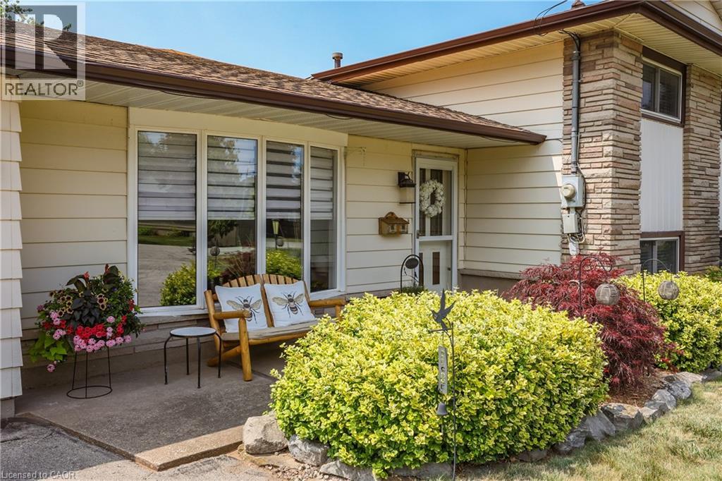 11 Hunter Road, Grimsby, Ontario  L3M 4A3 - Photo 4 - 40749802