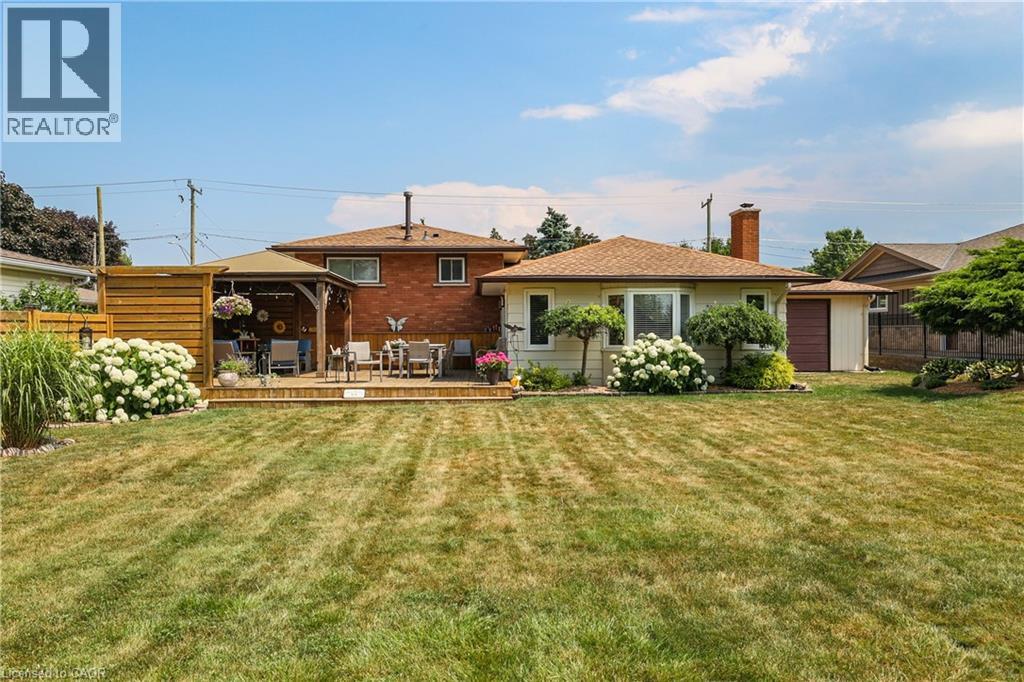 11 Hunter Road, Grimsby, Ontario  L3M 4A3 - Photo 2 - 40749802