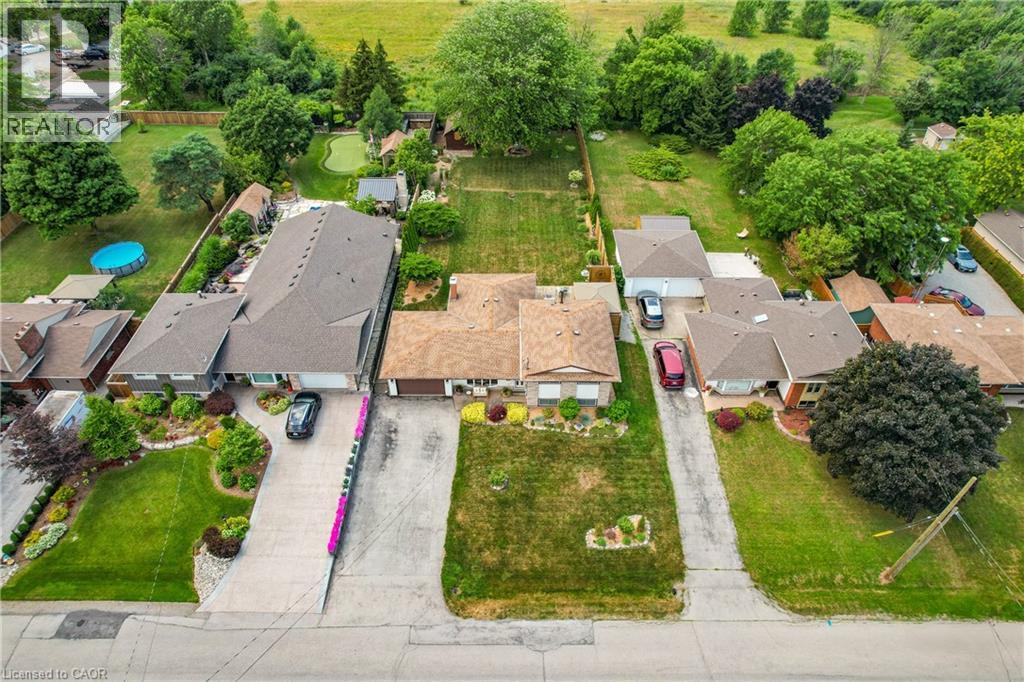 11 Hunter Road, Grimsby, Ontario  L3M 4A3 - Photo 3 - 40749802