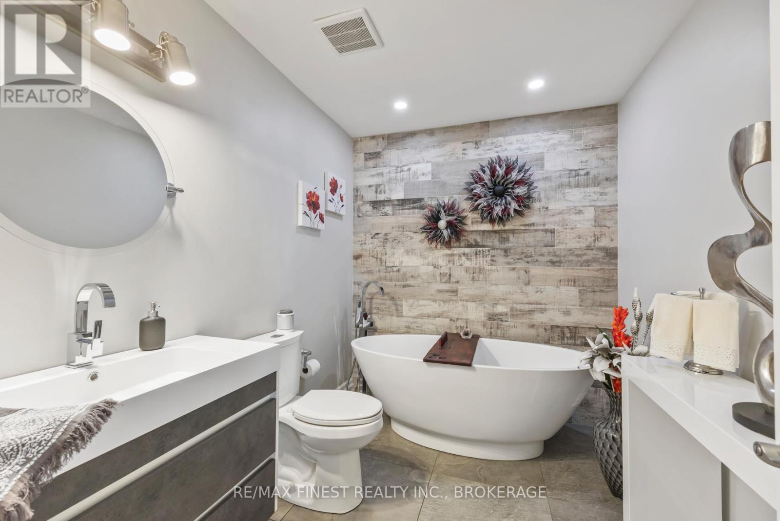 1303 Rockwood Drive, Kingston (North Of Taylor-Kidd Blvd), Ontario  K7P 1X6 - Photo 17 - X12495252