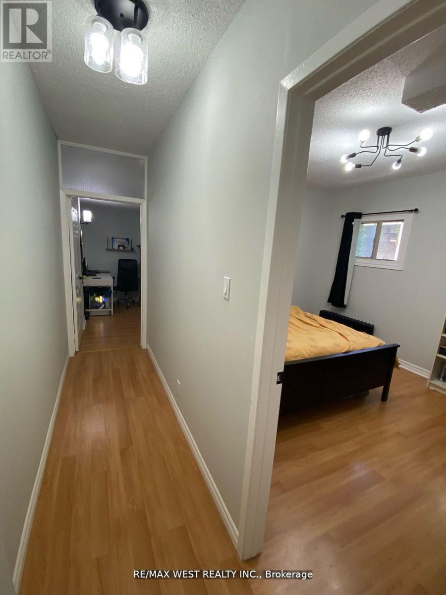 Main Fl - 926 College Street, Toronto, Ontario  M6H 1A4 - Photo 4 - C12495116