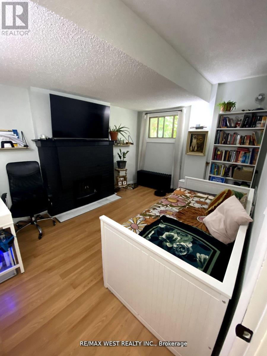 Main Fl - 926 College Street, Toronto, Ontario  M6H 1A4 - Photo 6 - C12495116